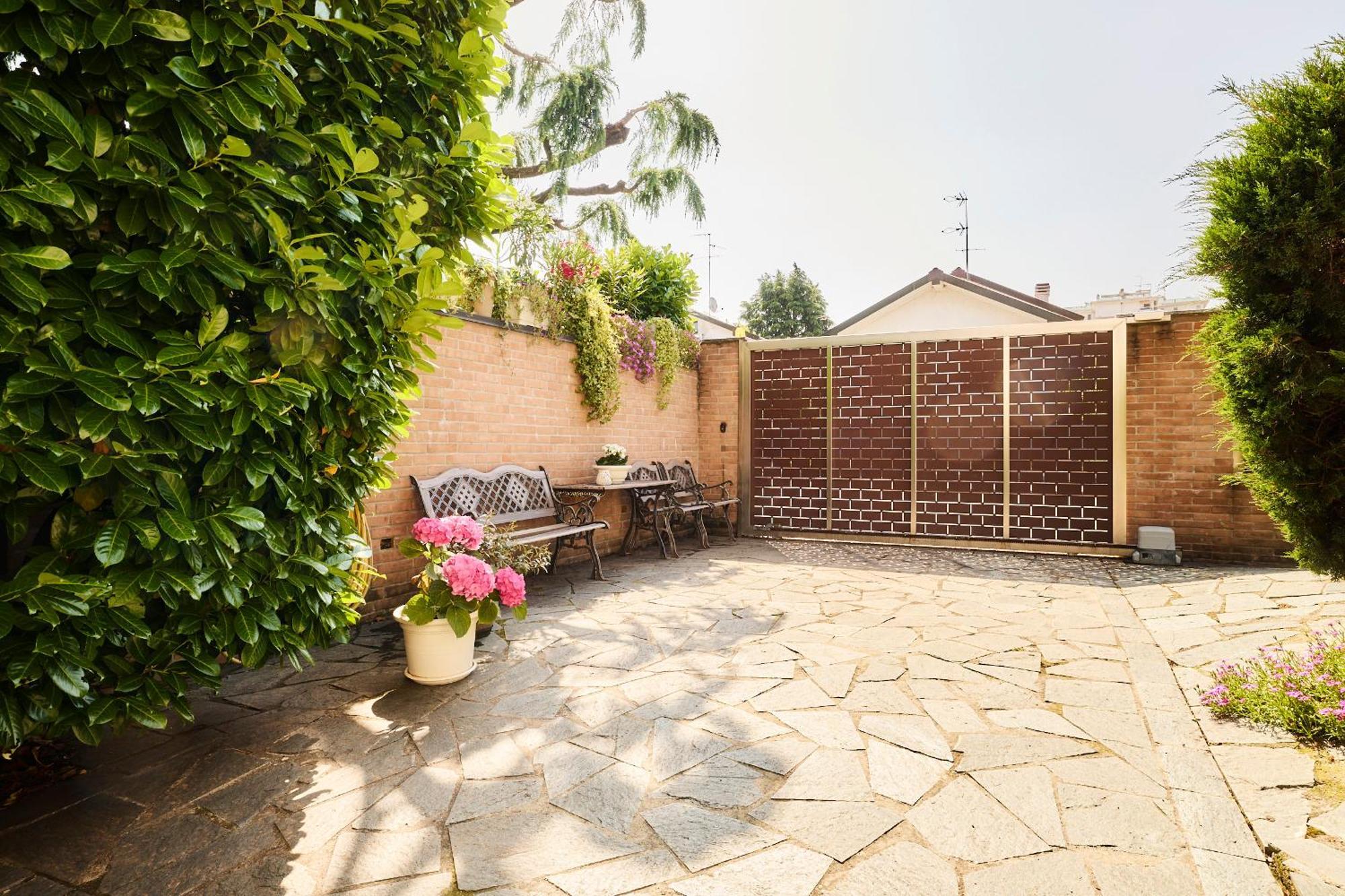 The Peaceful Apartament Close To Milan Trezzano sul Naviglio Luaran gambar